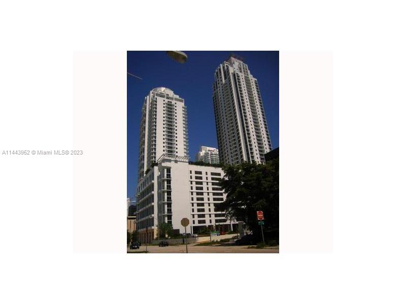 BEAUTIFUL 2 STORY- STYLE LOFT , THIS IS  A ONE BEDROOM +DEN+ 2 FULL BATHROOM AT THE 1060 BRICKELL CONDOMINIUM, LUXURY BUILDING. CONTEMPORARY KITCHEN HAS GRANITE COUNTER TOPS, STAINLESS STEEL APPLIANCES AND MARBLE/WOOD FLOORING THROUGHOUT. READY TO MOVE IN. ENJOY LEAVING IN BRICKELL AREA , NEAR BRICKELL CITY CENTER.WALKING DISTANCE TO RESTAURANTS, SHOPPING, MIAMI AIRPORT
BUILDING HAS 2 ENTRANCES, FROM BRICKELL OR FROM MIAMI AVE. COVERED AND ASSIGNED PARKING SPACE. FULL SERVICE BUILDING W/ STATE OF THE ART FITNESS CENTER AND SPA, WINE AND CIGAR ROOM, RECEIVING, 24HR CONCIERGE & VALET.