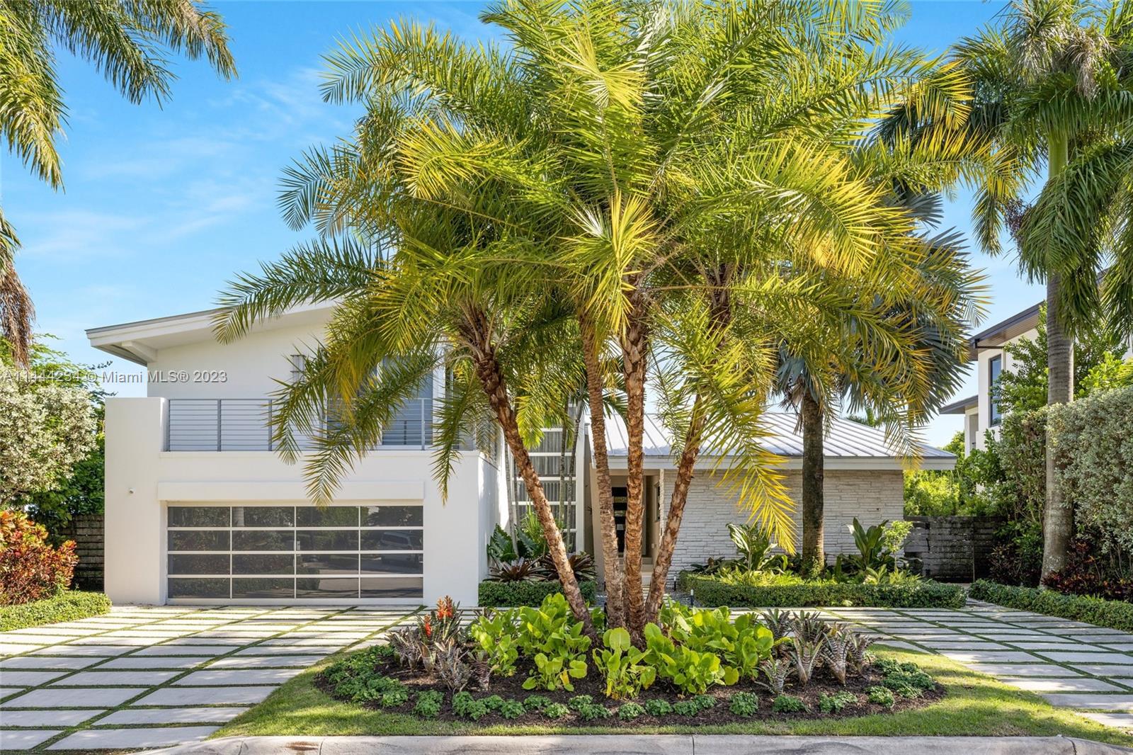 Incredible Mimo home in sought after Bay Harbor Islands! This 4,548 SF home was
completely rebuilt in 2011. This home features 5 spacious bedrooms, 5 and a half bathrooms, Sonos surround sound speakers, a large eat in kitchen and much more! Double height glass walls in family room drench the house in natural light. Vaulted ceilings with sky lights in living room. Gorgeous Van Kir pool creates for a backyard oasis.
Located on a quiet street just blocks from Bal Harbour Shops, parks & playgrounds, Ruth K. Broad A+ school, houses of worship and the beach.