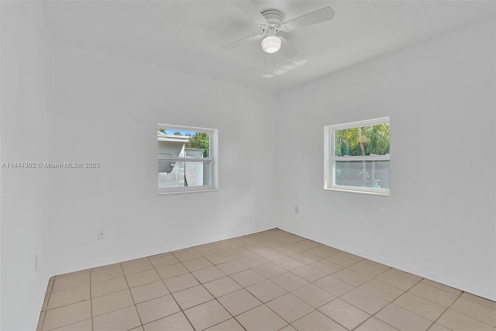 Photo 2 of 519 SW 5th St in Hallandale Beach - MLS A11444302