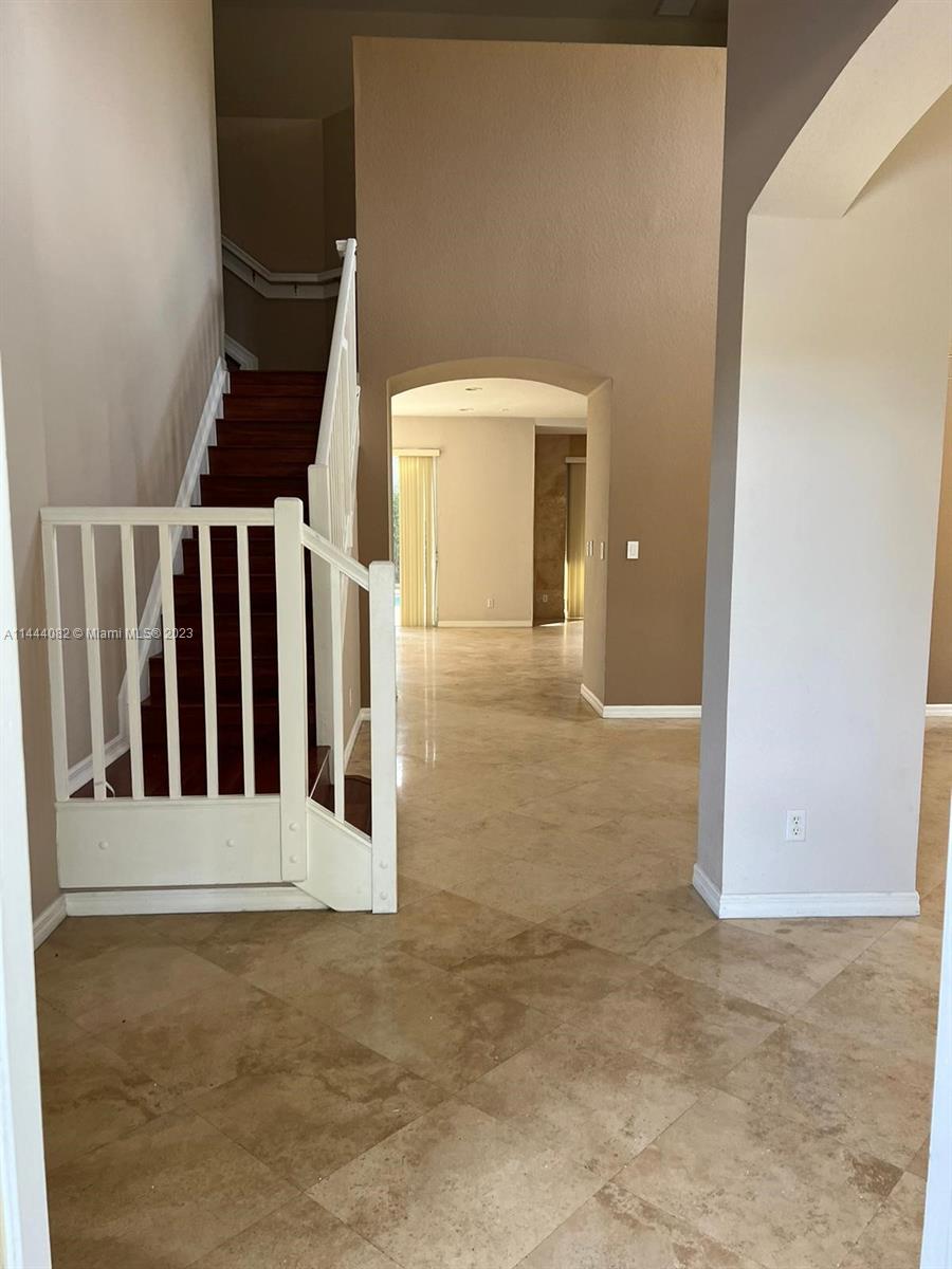 Photo 2 of 4160 Cascade Ter in Weston - MLS A11444082