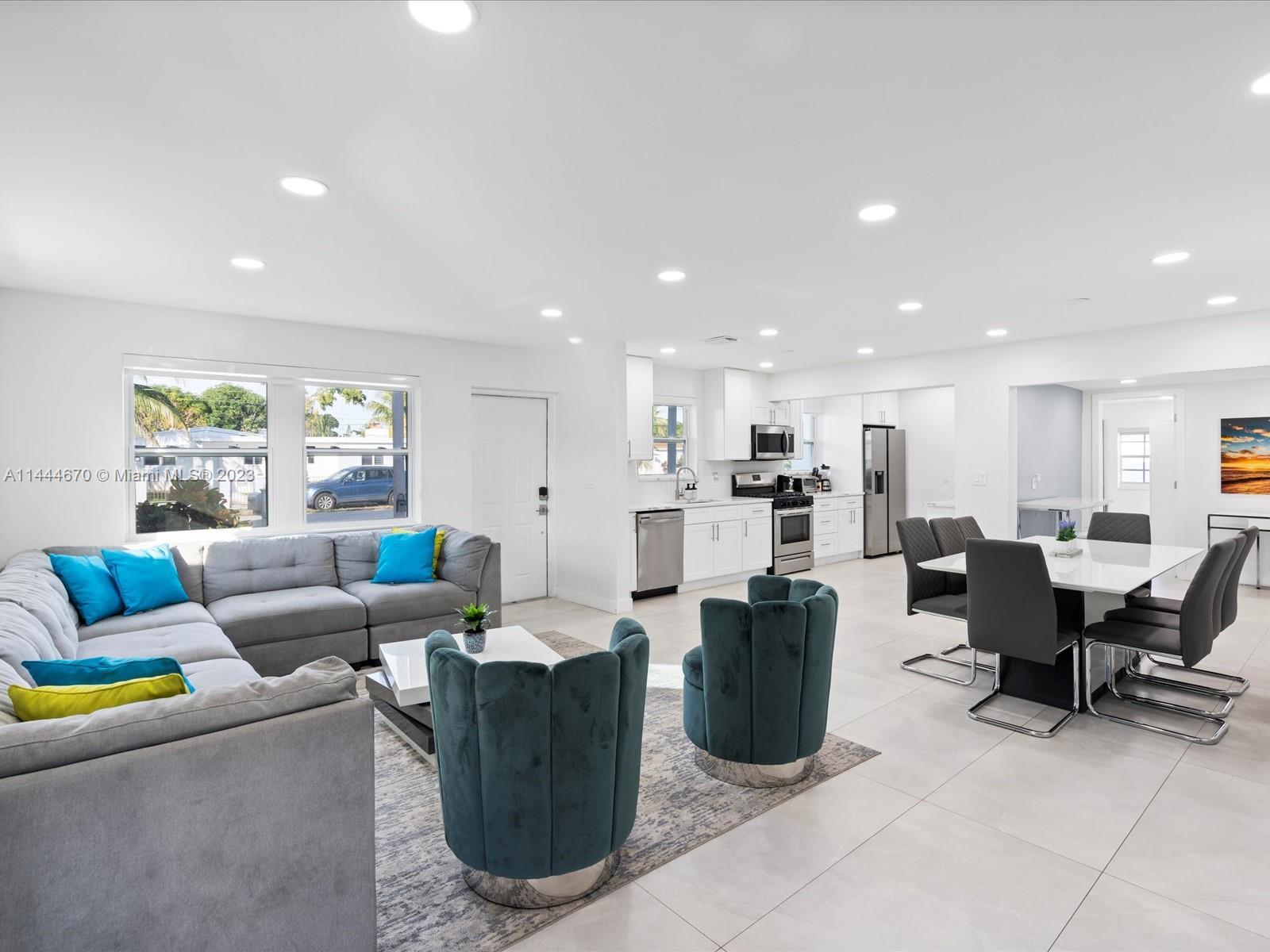 Photo 1 of 711 N 66th Ave in Hollywood - MLS A11444670