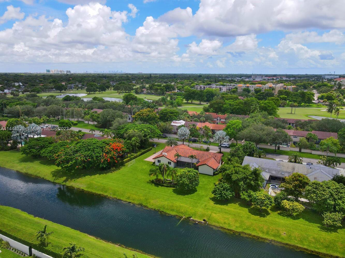 Photo 2 of 13140 SW 95th Ave in Miami - MLS A11444326