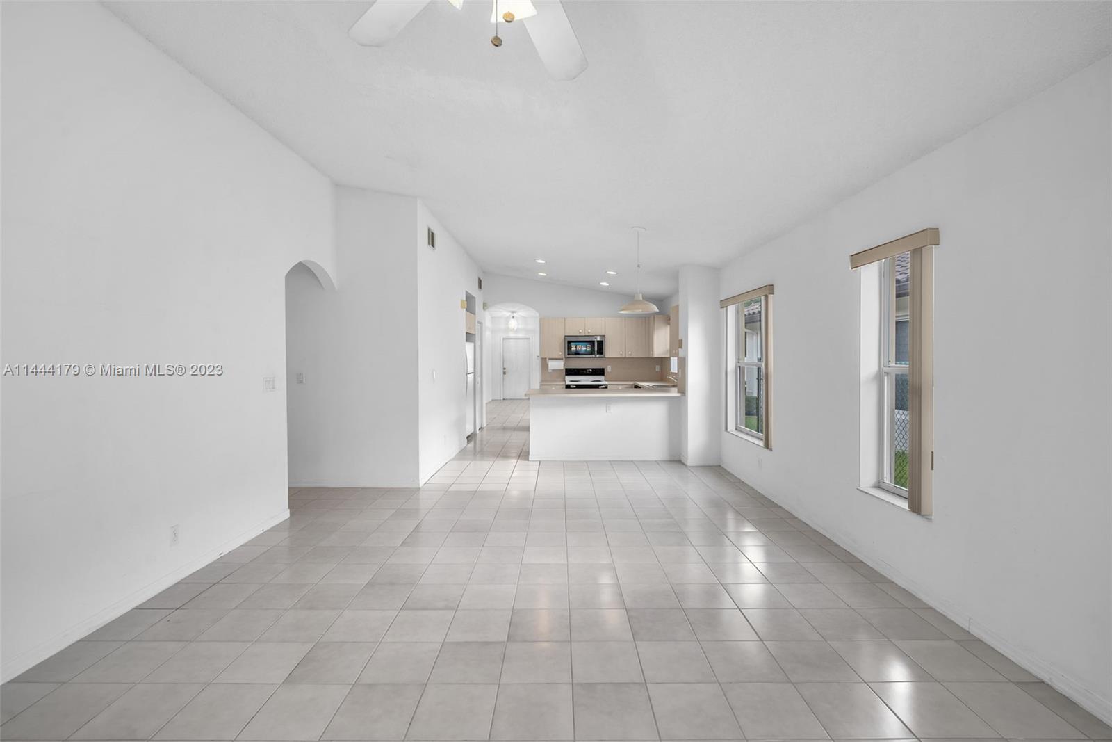 Listing Photo 12