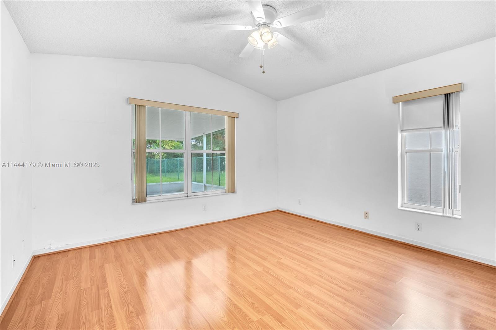 Listing Photo 14