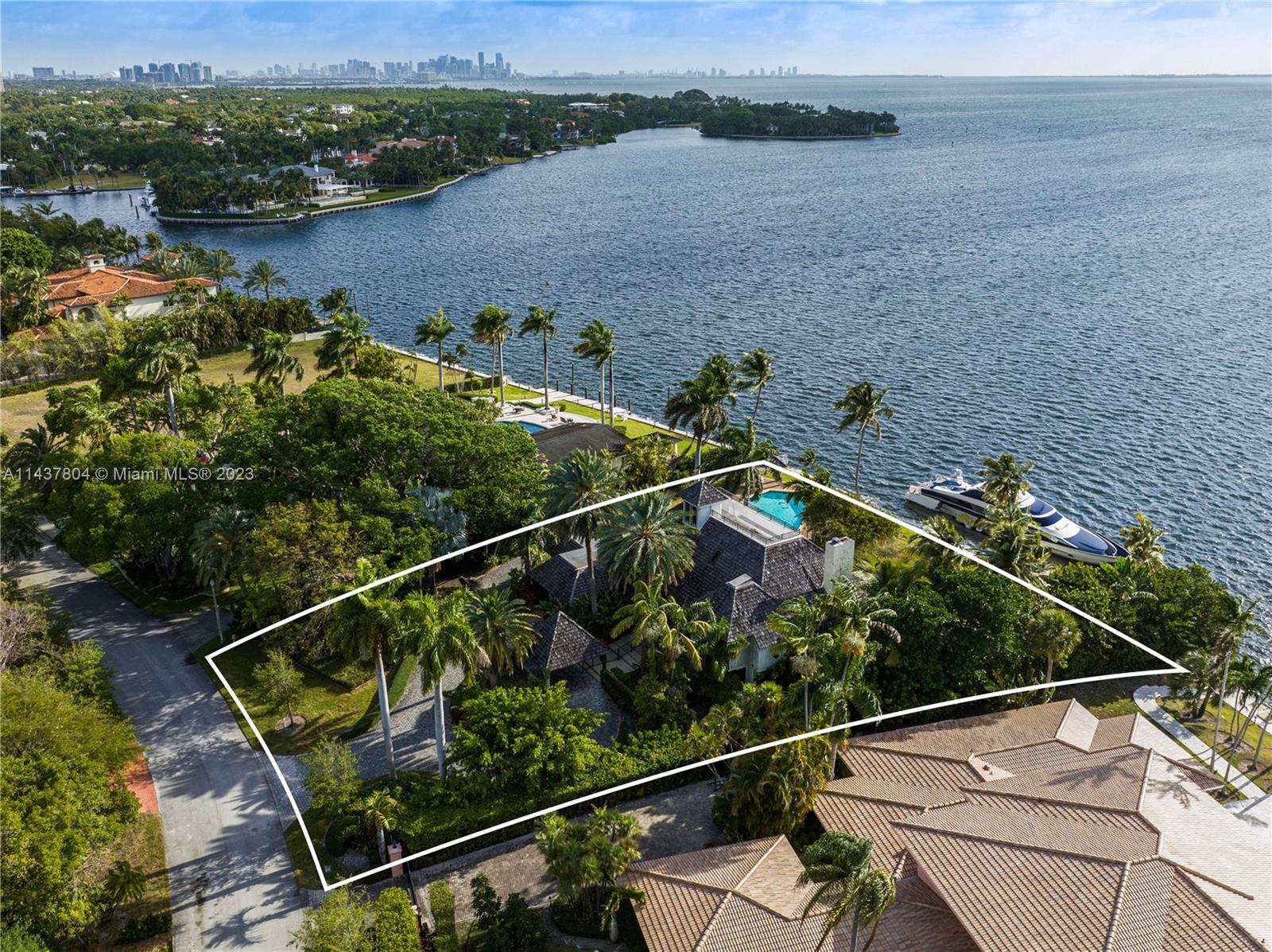 An exceptional opportunity to acquire a bayfront property in the exclusive and gated Old Cutler Bay community. Boasting sweeping views of Biscayne Bay, the expansive 31,130 SF lot features an impressive 170 feet of waterfront. Build your dream home on one of the last remaining lots available on the open bay. In close proximity to Miami's finest private and public schools, restaurants, shopping, and entertainment.