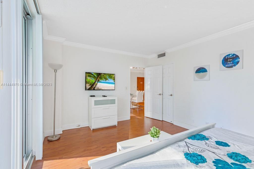 Photo 2 of Tides On Hollywood Beach Apt 2O in Hollywood - MLS A11444975