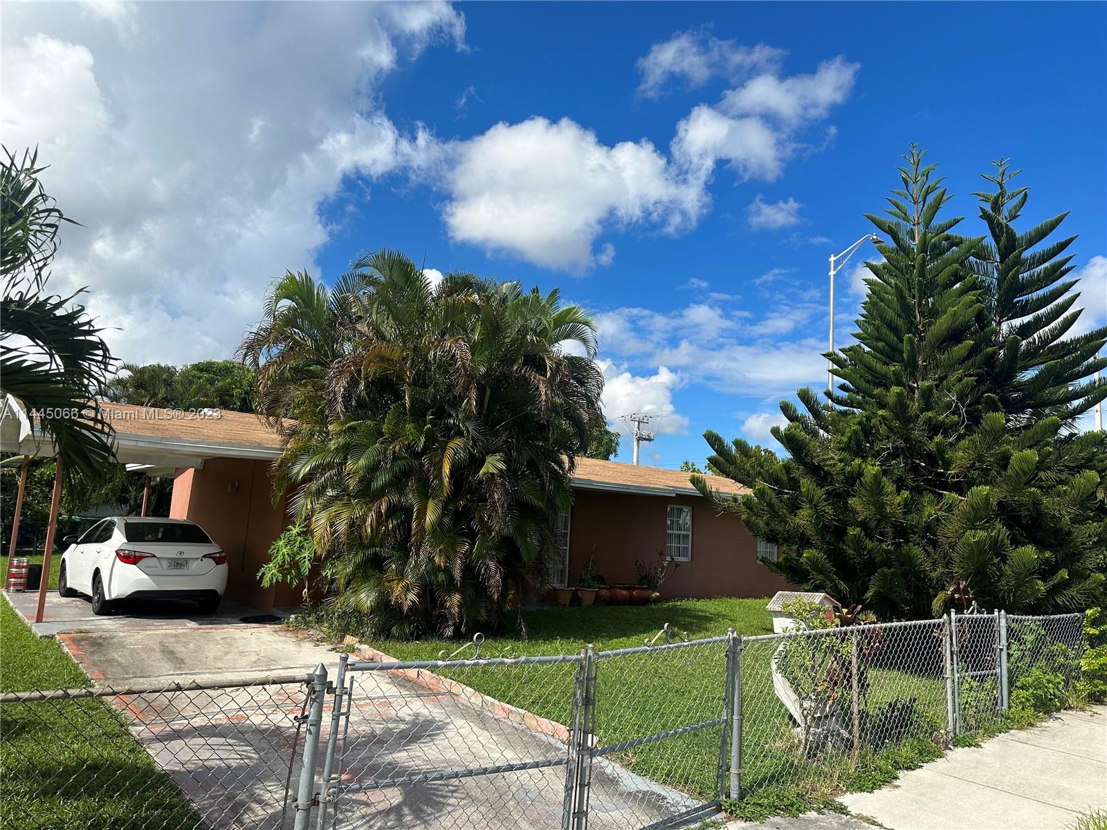 Photo 2 of 4705 NW 191st St in Miami Gardens - MLS A11445066