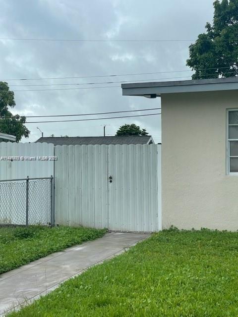 Photo 2 of 11450 SW 42nd Ter in Miami - MLS A11445070