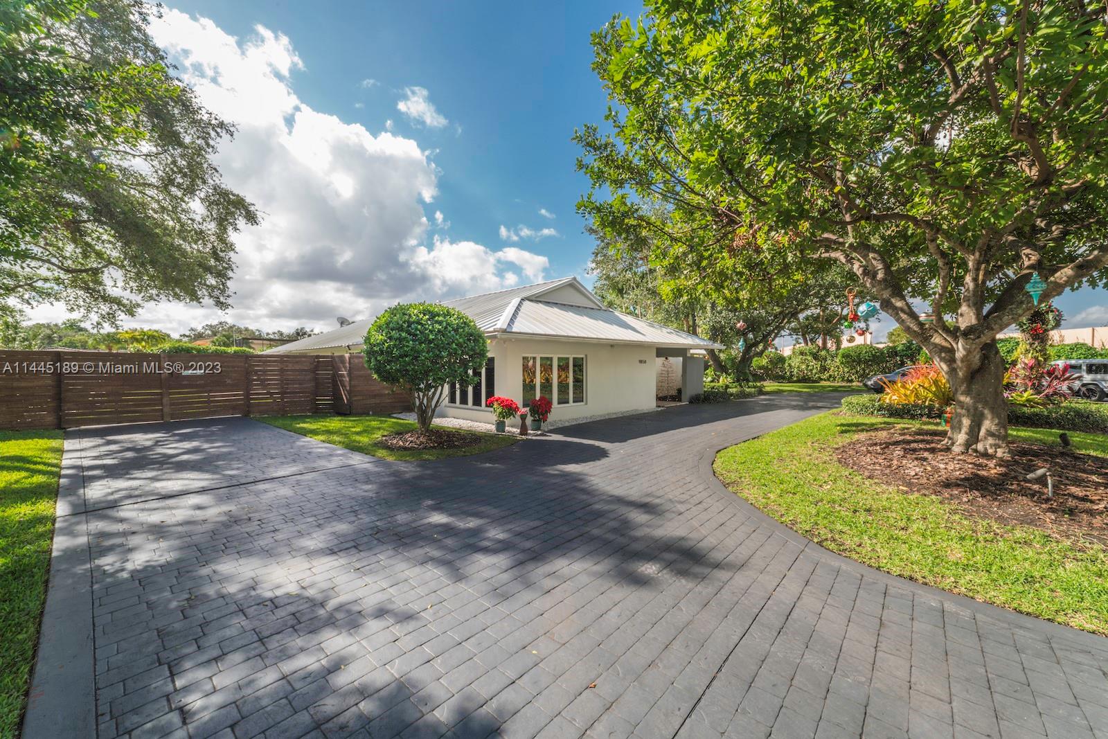 Photo 2 of 9858 SW 94th Ter in Miami - MLS A11445189