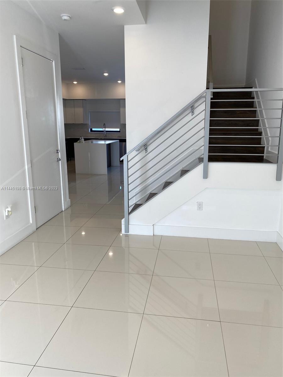 Photo 1 of 10500 SW 118th Ave in Miami - MLS A11445198