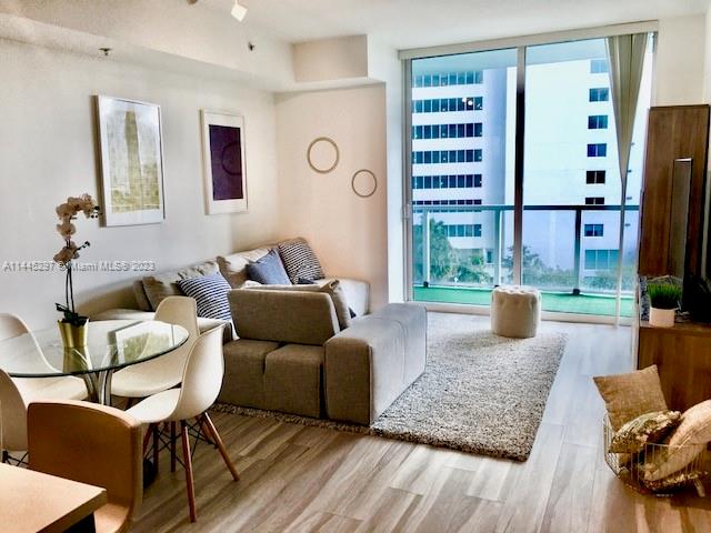 Photo 1 of Quantum on The Bay Apt 1409 in Miami - MLS A11445297