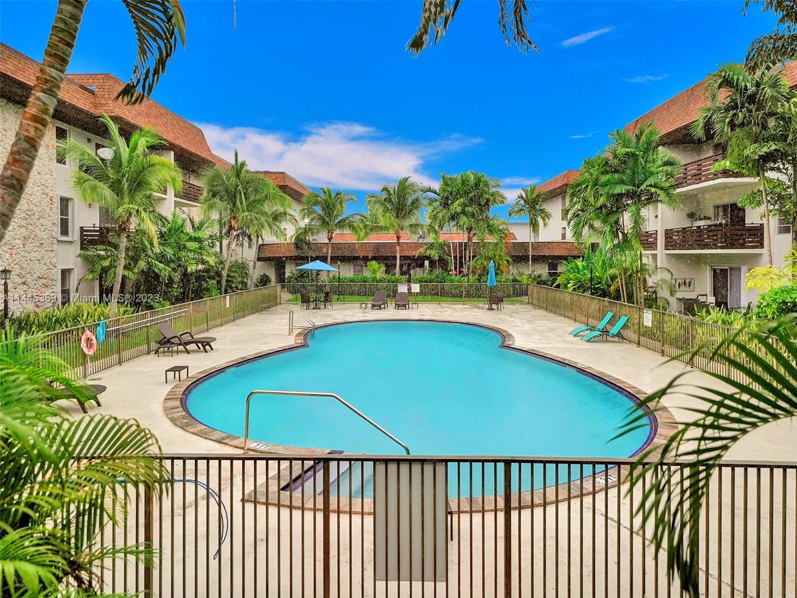 Ideally situated at the core of Dadeland a mere 2 blocks from both metro rail and Dadeland mall conveniently located near supermarkets US1 Restaurants shopping malls entertainment and numerous other attractions the community boast visitor and street parking a fenced setting surveillance cameras a community pool and an exercise room an exceptional chance for investment in Miami