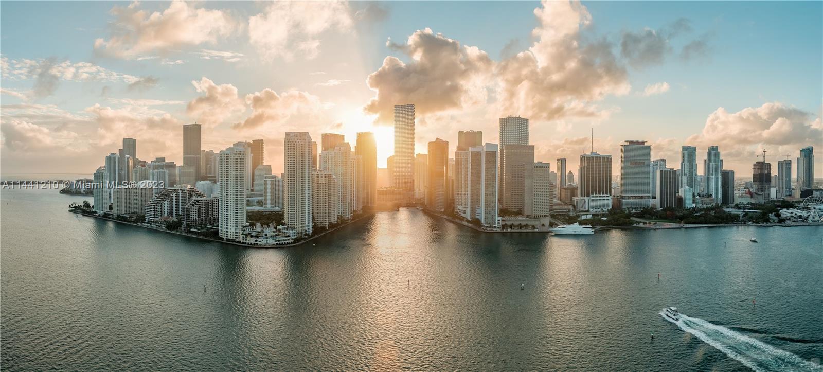 Sunny, Waterfront & Central Downtown Miami Luxury Condo!, Miami – Updated  2023 Prices