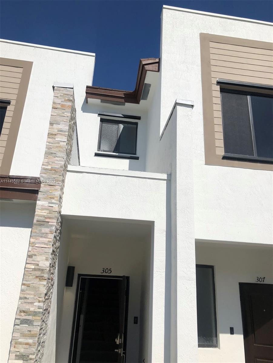 Photo 17 of 305 NE 208th Ter in Miami - MLS A11445582