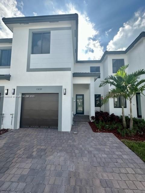 Photo 1 of 13652 SW 157th Ct in Miami - MLS A11445038