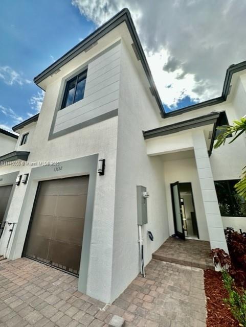 Photo 2 of 13652 SW 157th Ct in Miami - MLS A11445038