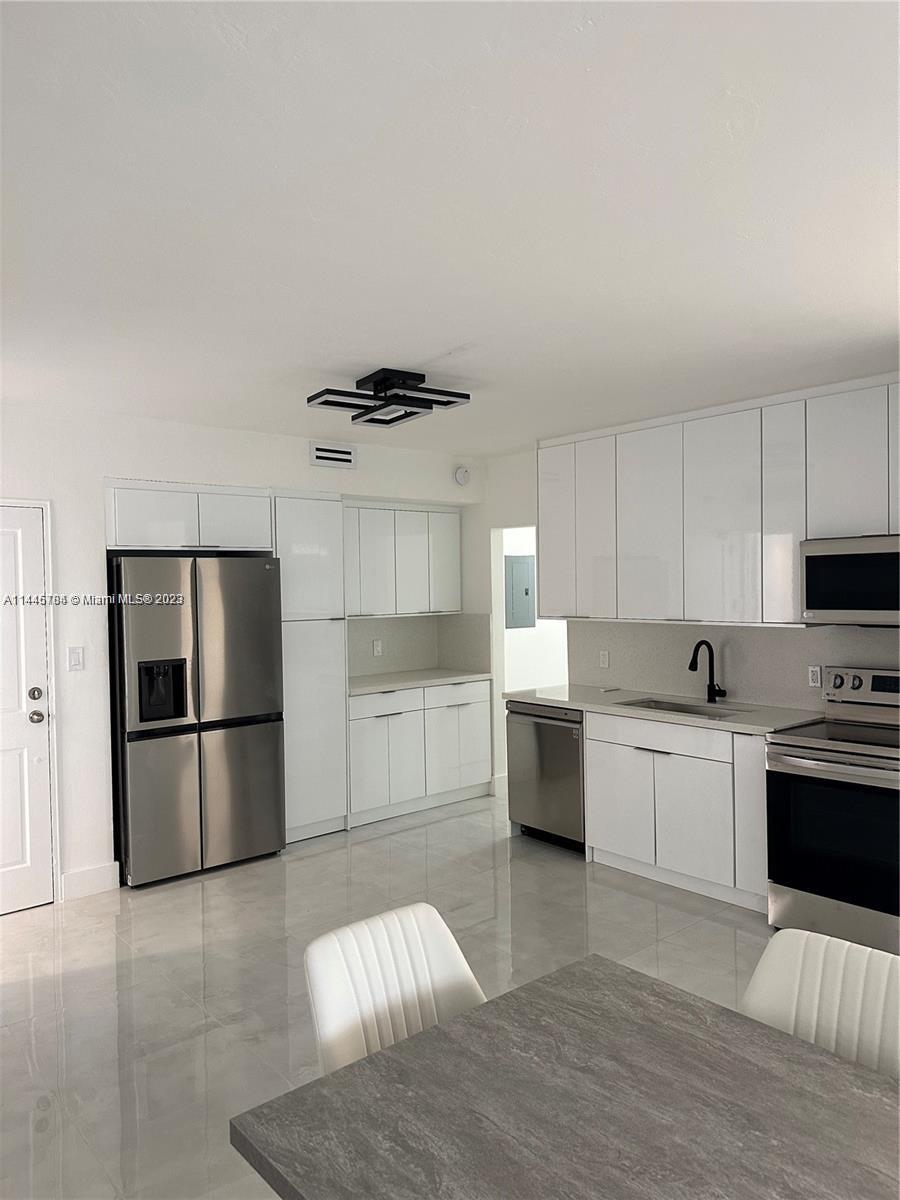 Photo 2 of The Plaza Of Bal Harbour Apt 522 in Bal Harbour - MLS A11445784