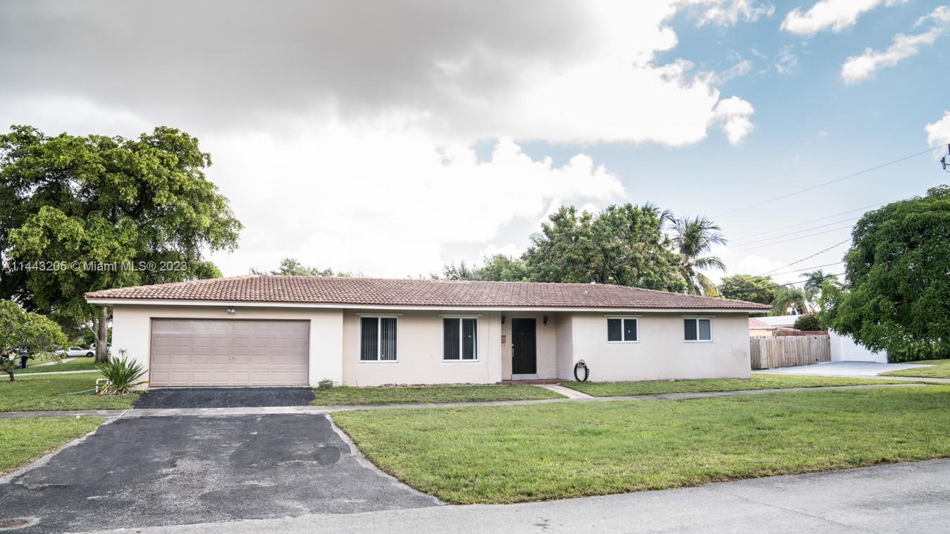 Photo 1 of   in Hollywood - MLS A11443205