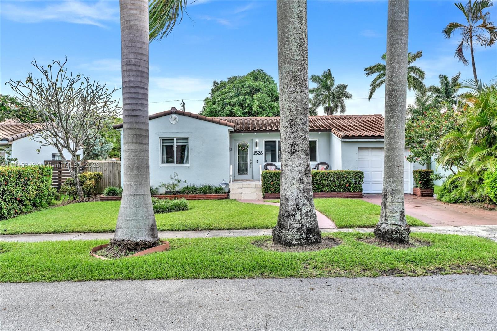 Photo 1 of 1528 Wiley in Hollywood - MLS A11445842