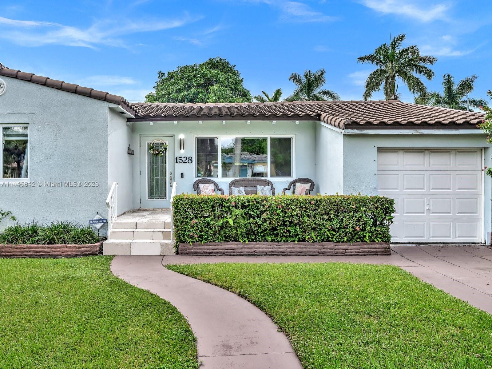 Photo 2 of 1528 Wiley in Hollywood - MLS A11445842