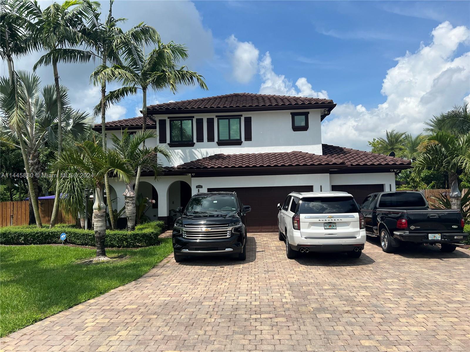 Photo 2 of 21046 SW 133rd Ct in Miami - MLS A11445880