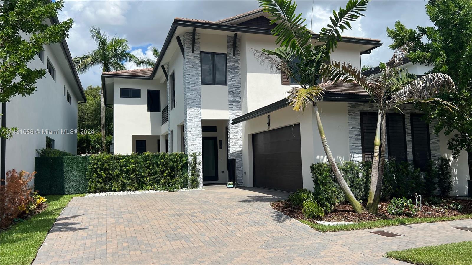 Photo 2 of 8127 NW 48th Ter in Doral - MLS A11431688