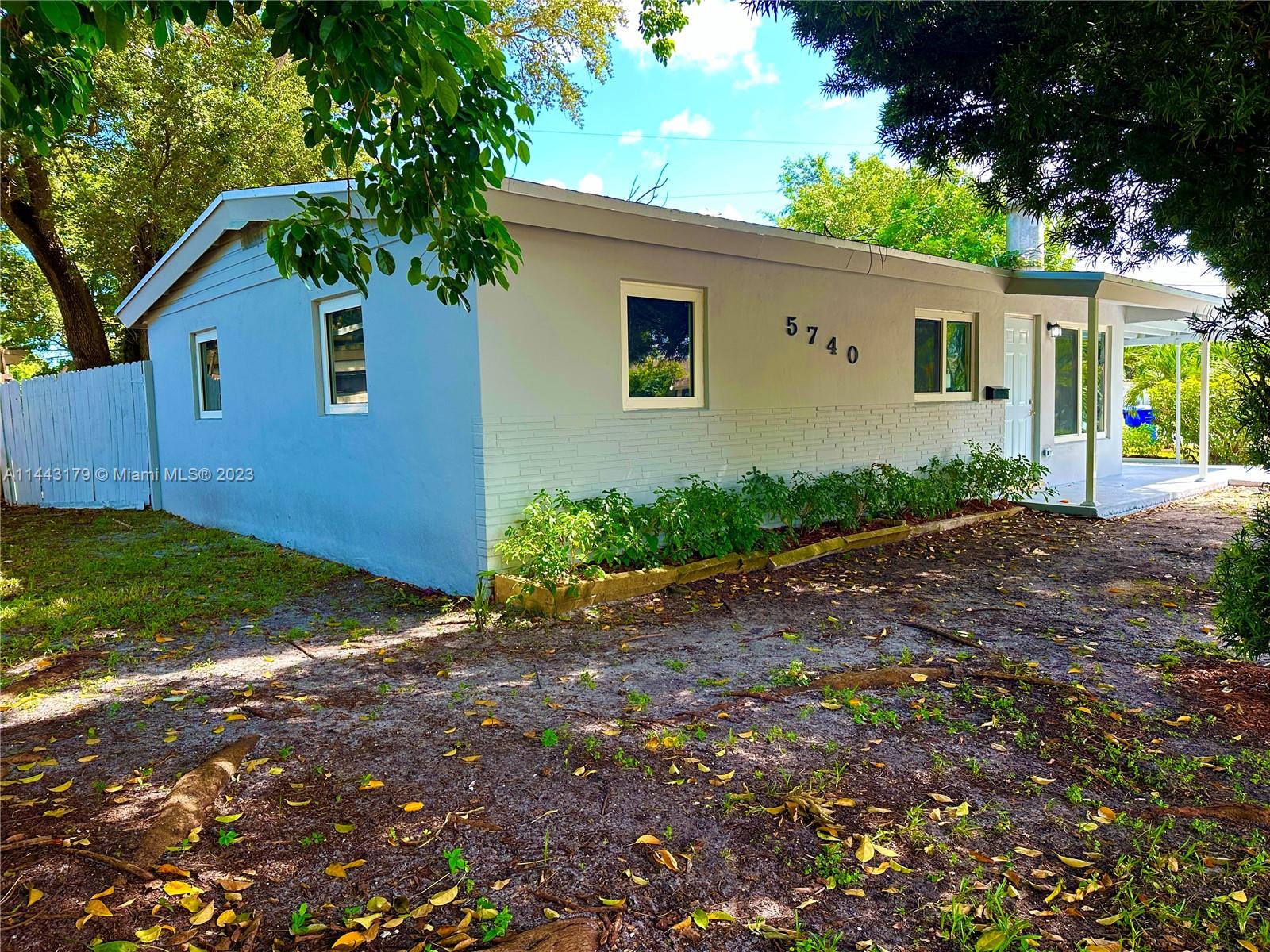 Photo 2 of 5740 Freedom St in Hollywood - MLS A11443179