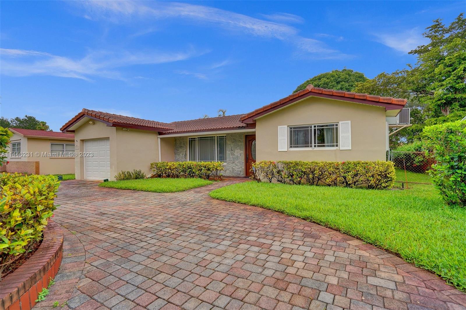 Photo 2 of 5405 Mckinley St in Hollywood - MLS A11446231
