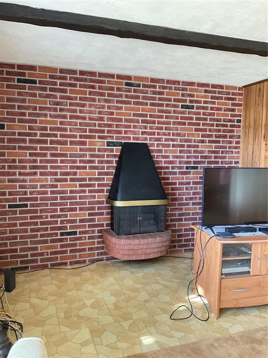 Listing Photo 10