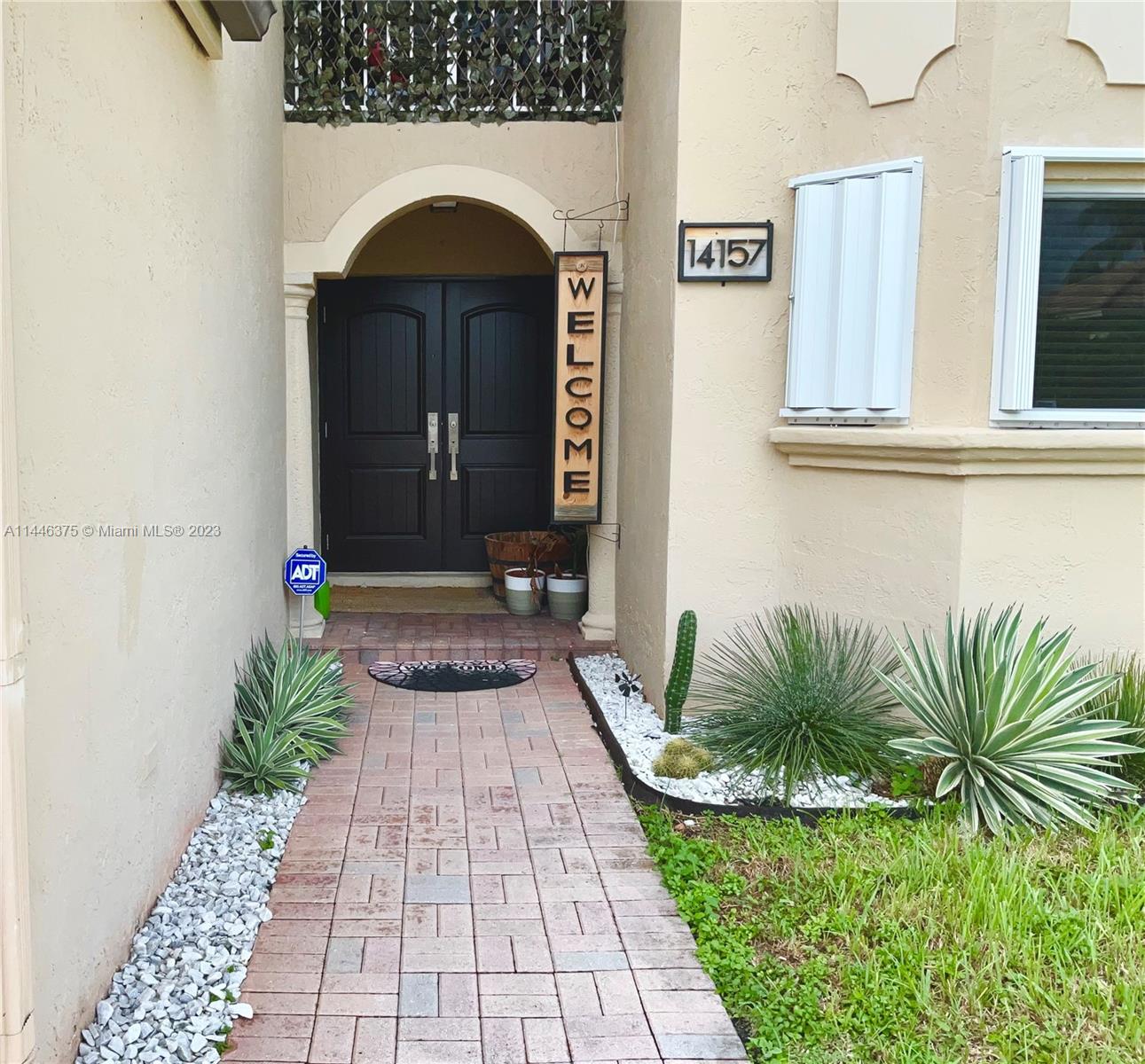 Photo 2 of 14157 SW 164th Ter in Miami - MLS A11446375