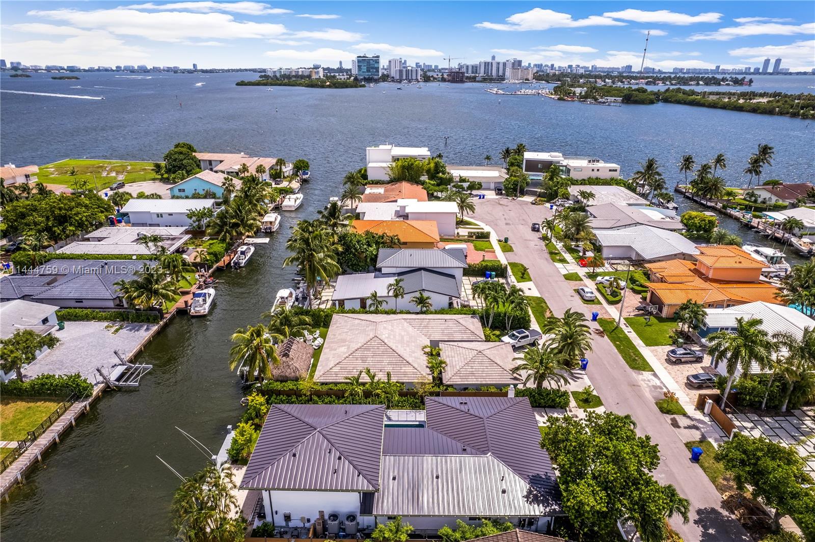 Photo 2 of 1207 NE 82nd St in Miami - MLS A11444759