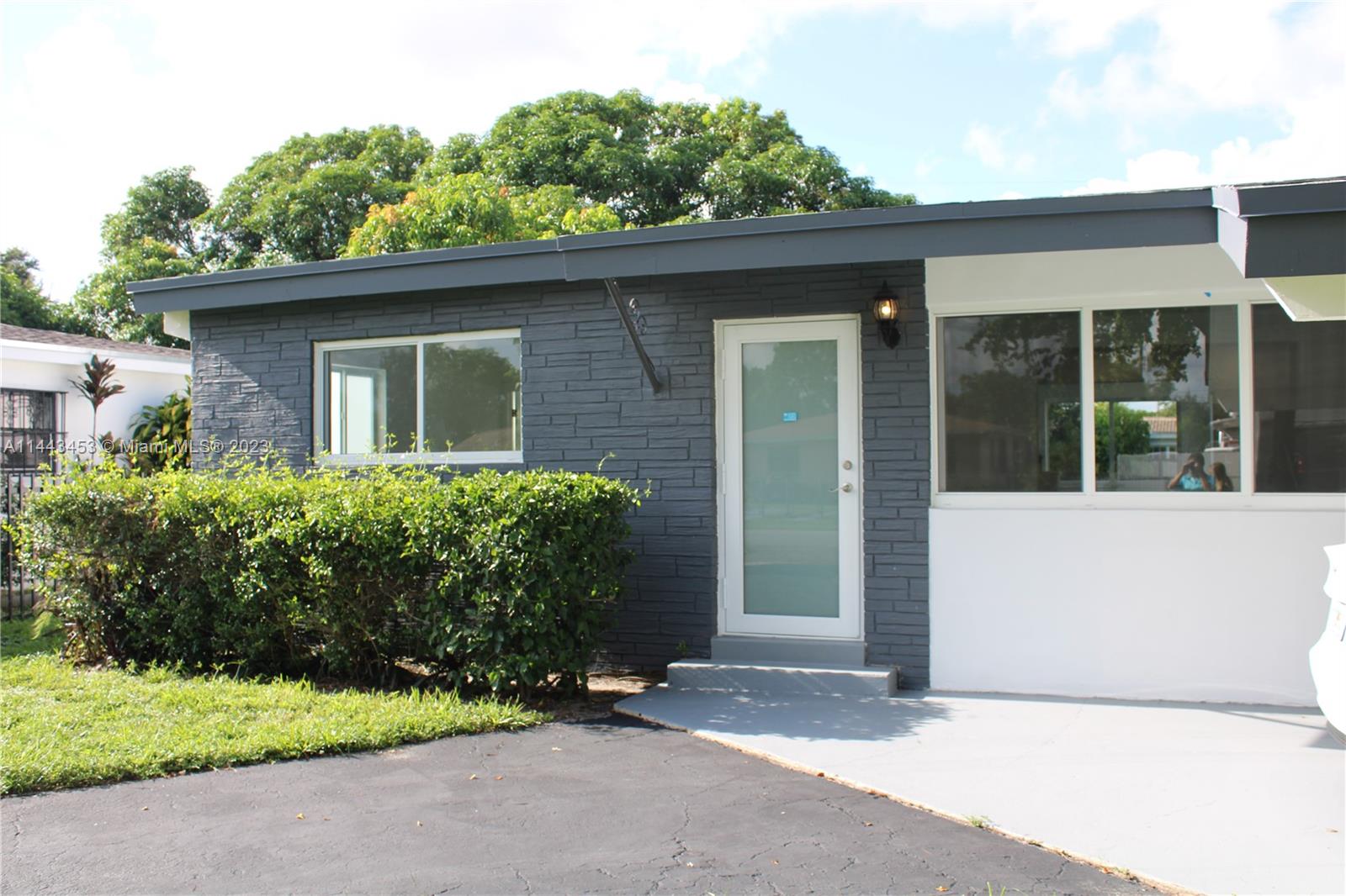 Photo 2 of 825 NW 128th St in North Miami - MLS A11443453