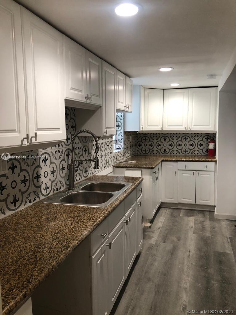 Photo 2 of 6321 Buchanan St in Hollywood - MLS A11446617