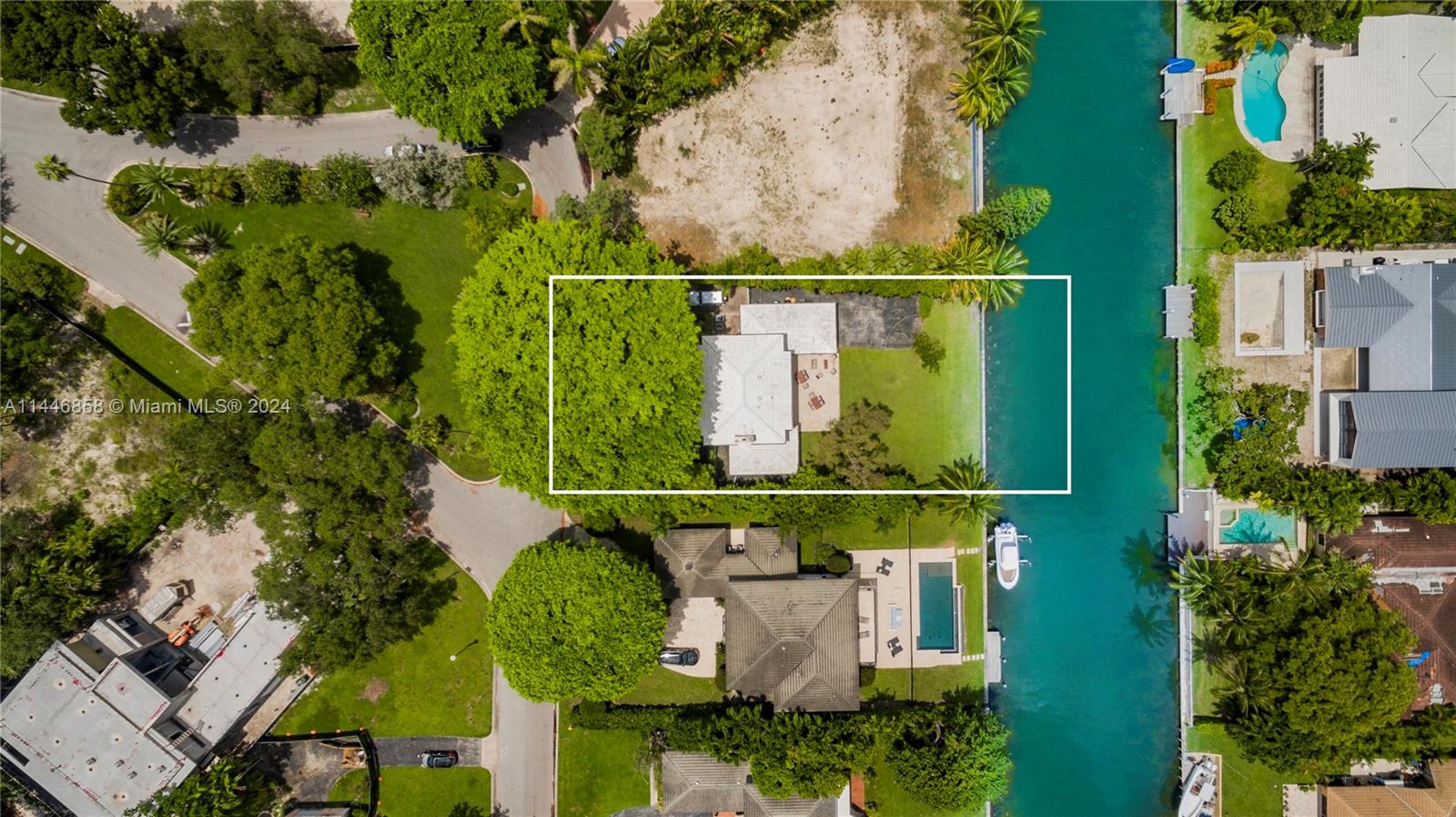 Welcome to 655 Buttonwood Lane, a gorgeous 13,590 SF estate located on the north side of gated Bay Points only private island.Upon entering the property, you are greeted by one of the most majestic banyan trees in Miami! The home overlooks the lush greenery of the islands only park.It boasts 90 FT of water frontage and is filled with charm.The home features three bedrooms, two full and large bathrooms, two half bathrooms, and a garage.
Home is 3,000 SF as per owner.