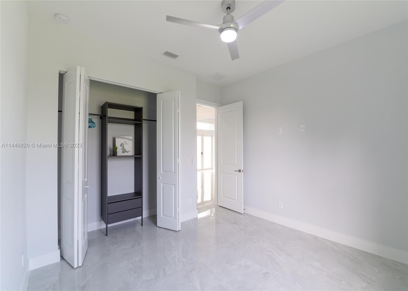 Listing Photo 12