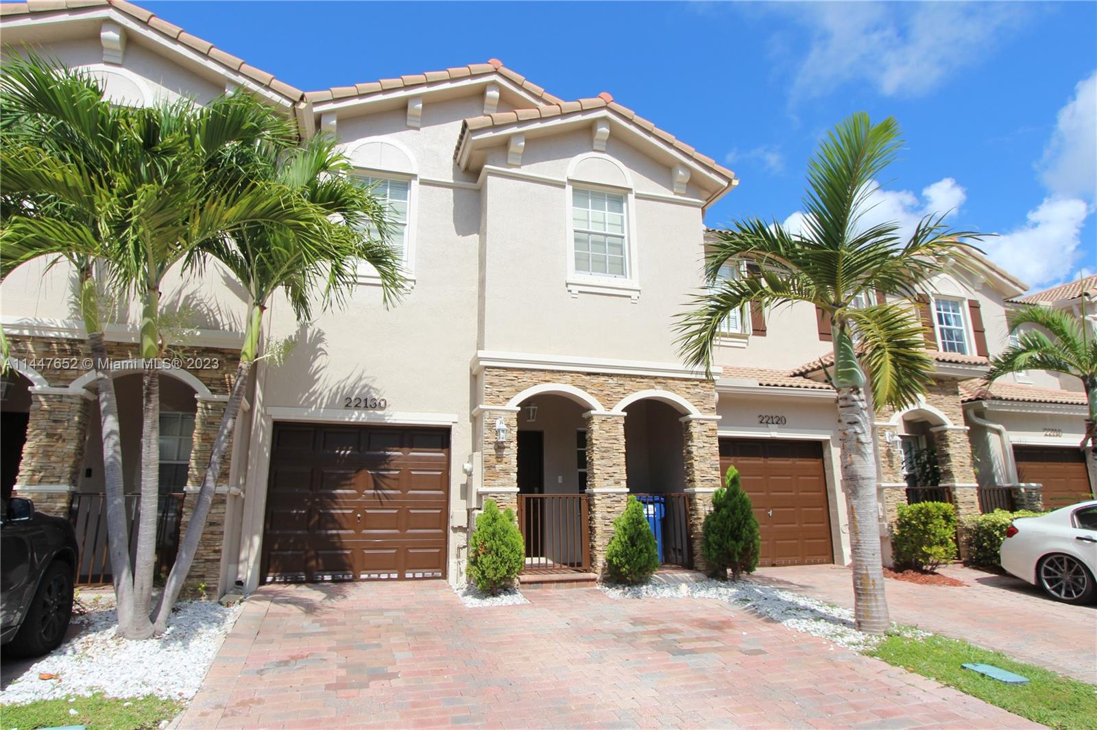 COZY TH AT THE DESIRABLE COMMUNITY OF ISLES AT BAYSHORE. CERAMIC AND LAMINATE FLOORS, PATIO, IMPECABLE CONDITIONS. ENJOY THE AMENITIES AND THE BEAUTY AND PEACE  OF THE PLACE. EXCELLENT LOCATION.PROPERTY ON SUPRA.  NO PETS.