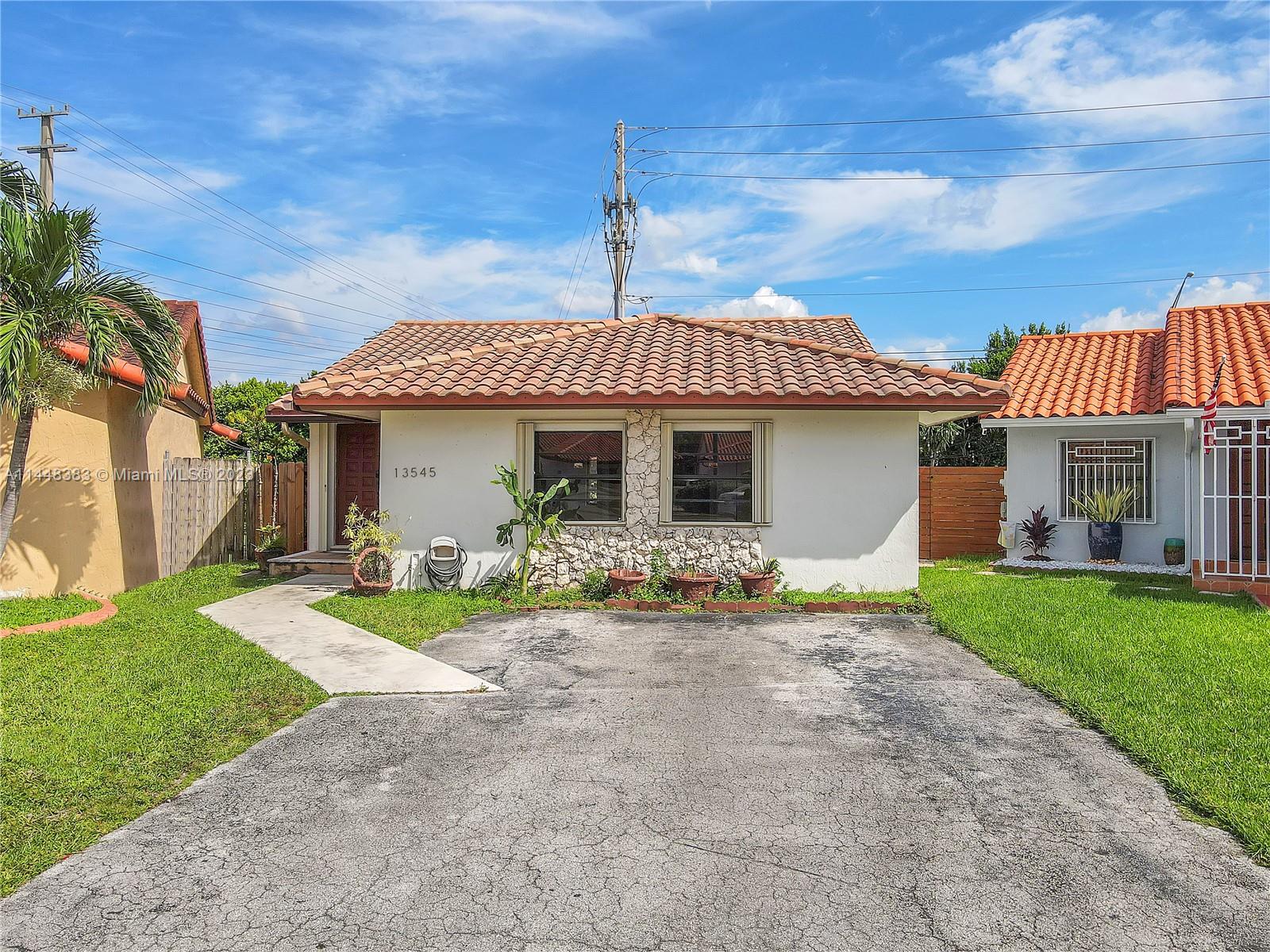 13545 SW 8th Ln, Miami, FL 33184