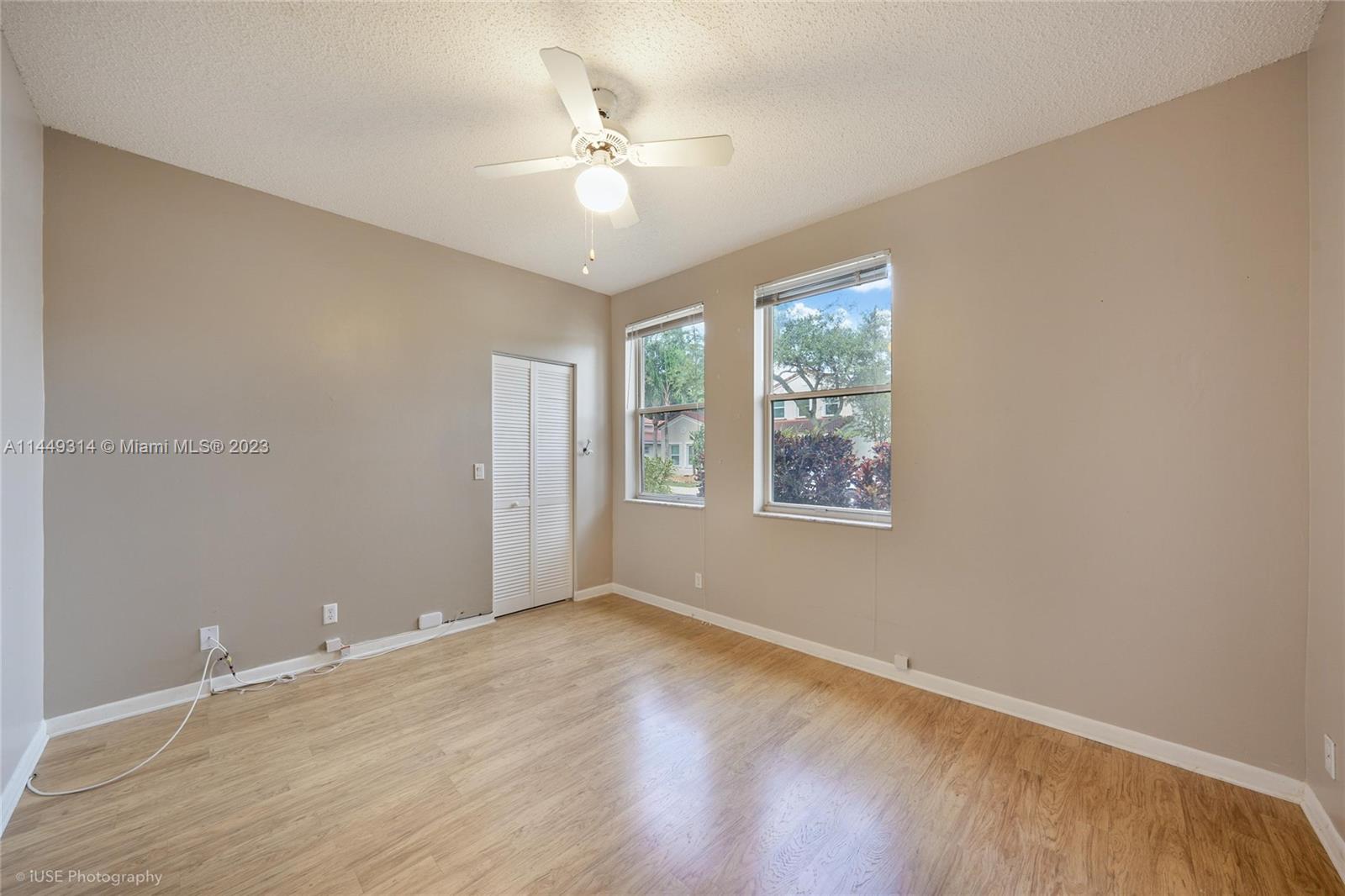 Listing Photo 12