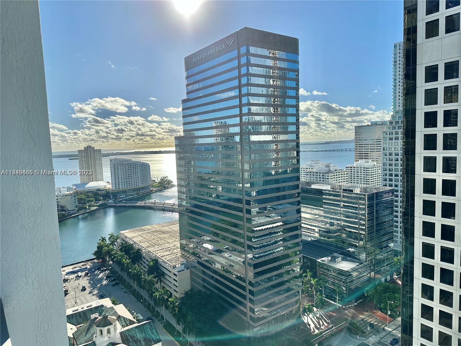 Spectacular Bay and Skyline views in the heart of Brickell. Close to downtown, major highways and in the center of Brickell, this spacious 1 bedroom/1 bathroom apartment features an open kitchen, top of the line stainless steel appliances, a storage unit, washer and dryer inside the unit, much natural light and much more. The unit is located at 500 Brickell, a well-kept condominium with all amenities.