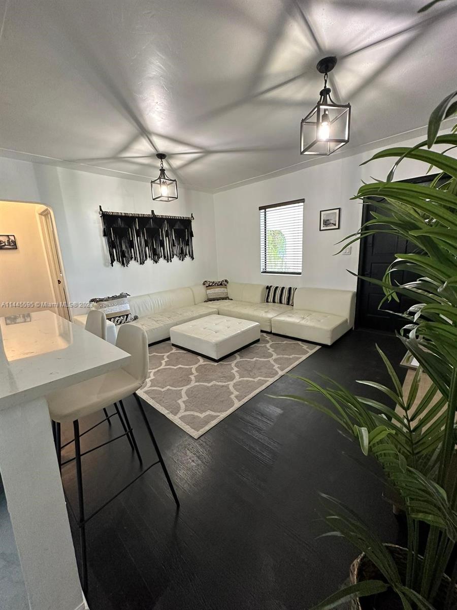 Photo 1 of 515 NW 88th St in El Portal - MLS A11445595