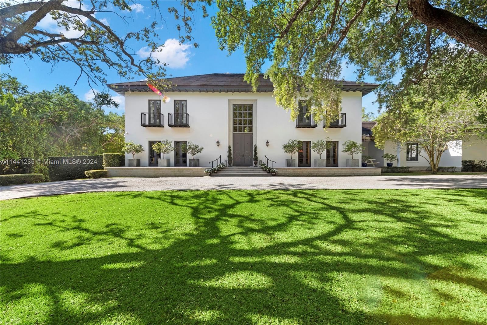 This sophisticated contemporary estate is set on 1.71 acres (74,525 sf lot) of lush grounds designed by Enzo Enea with architecture by Chad Oppenheim. Located in the exclusive gated community of Journey’s End Estates and designed by AD100 Sawyer | Berson. High ceilings and abundant light throughout. The interior portion spans 8,935 
sf with 6 bedrooms and 6.5 bathrooms, primary suite with 2 large walk-in closets, a sweeping living/dining/entertaining area, an ample chef’s kitchen, a separate office space and a library. Large saltwater pool, private dock and tennis courts exclusive to Journey’s End. This house was completely renovated in 2017. A great estate for art collectors.