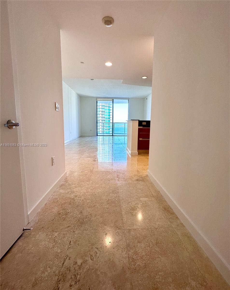 ESPECTACULAR  1 BED 1 and 1/2 BATHROOM FACING THE WATER ON MOST DESIRABLE LOCATION ON BRICKELL AVENUE. ONE OF THE LARGEST 1 BED IN THE BUILDING; FEATURES: HIGH RISE UNIT WITH DIRECT BAY VIEWS, ALMOST 1000 SQ FT; BEAUTIFUL MARBLE FLOORS THROUGHOUT; WINDOWS TREATMENT; WASHER & DRYER INSIDE THE UNIT, GRANITE COUNTER TOPS, TOP OF THE LINE APPLIANCES; WALK IN CLOSET AND MUCH MORE. WALKING DISTANCE FROM PEOPLE MOVER STATION, SUPERMARKETS, BARS, RESTAURANTS, BRICKELL CITI CENTER, MARY BRICKELL VILLAGE AND MUCH MORE! UNIT IS IN PRISTINE CONDITIONS MUST SEE.