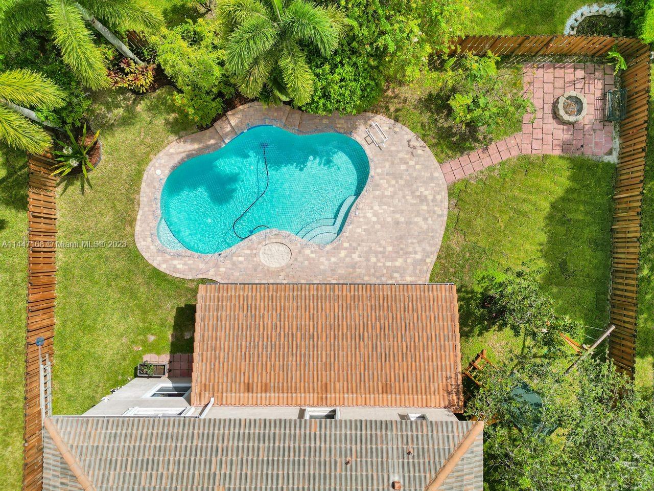 Listing Photo 11