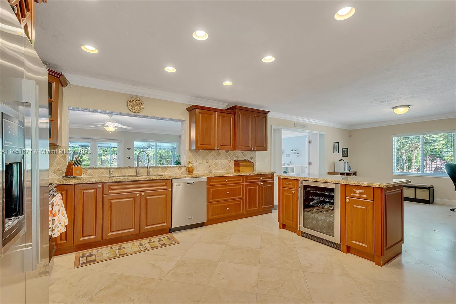 Listing Photo 11