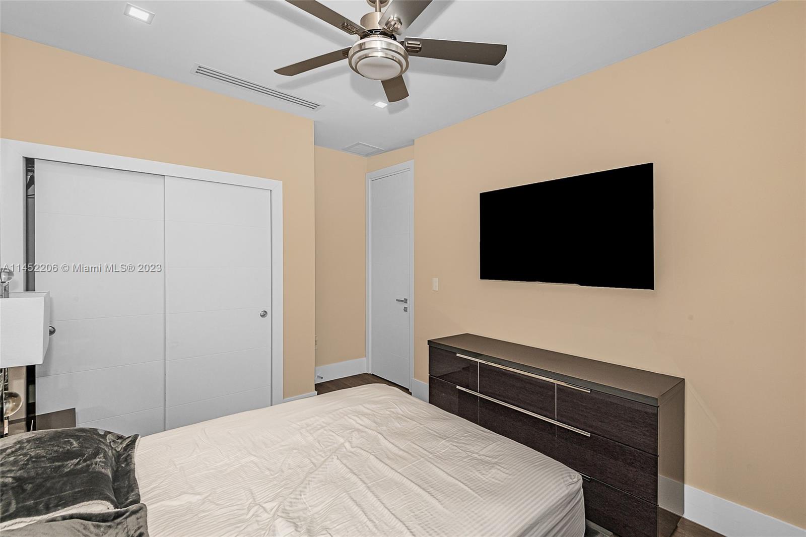Listing Photo 10