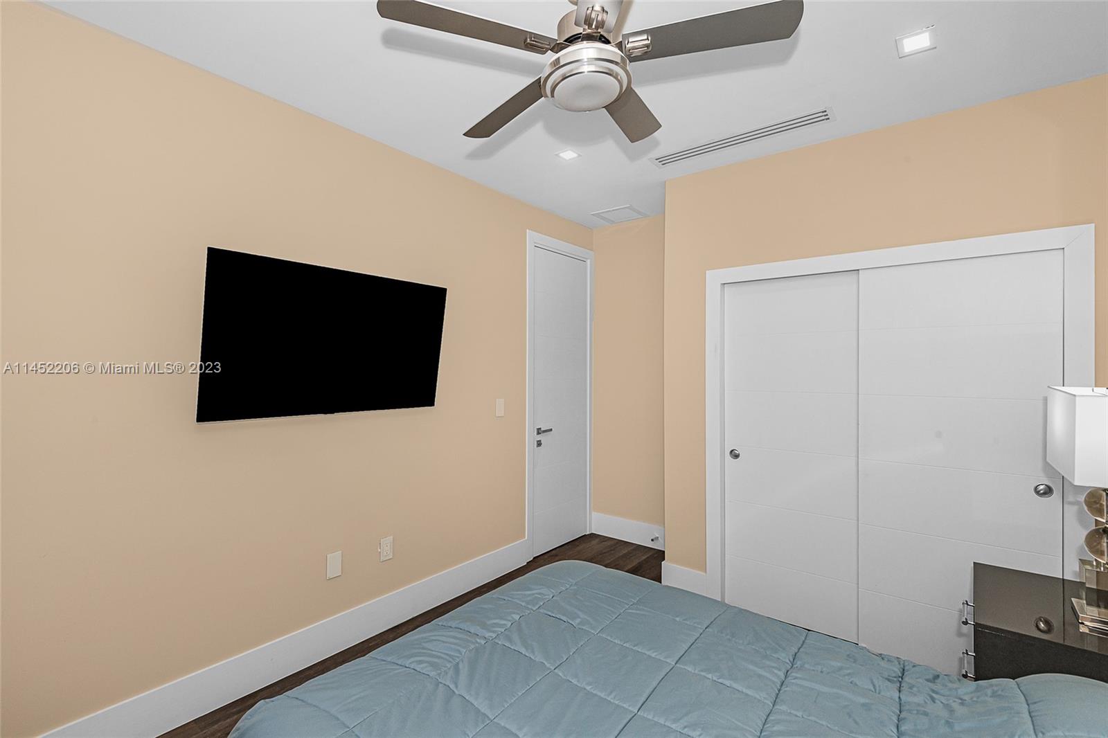 Listing Photo 8