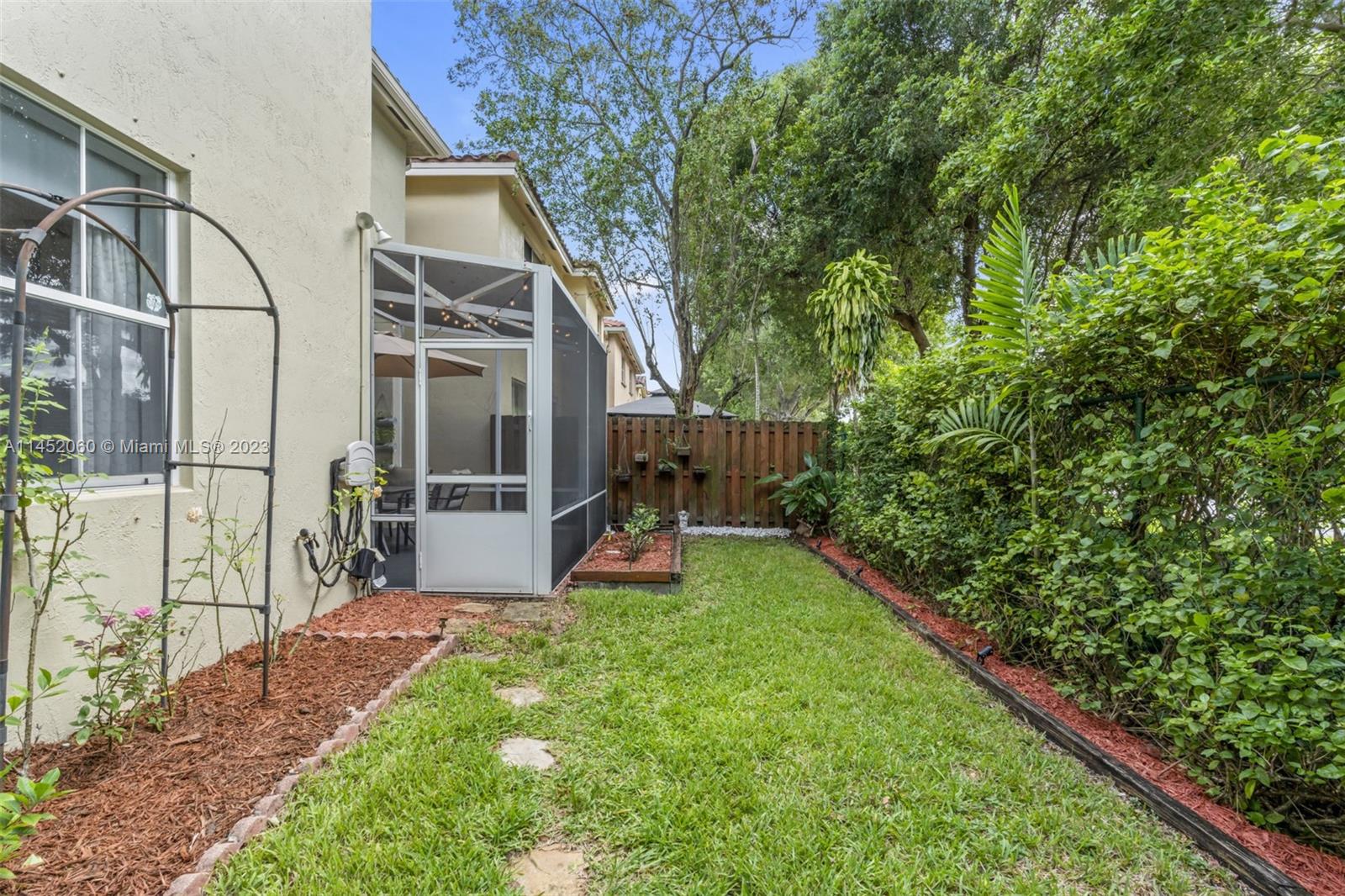 Listing Photo 11