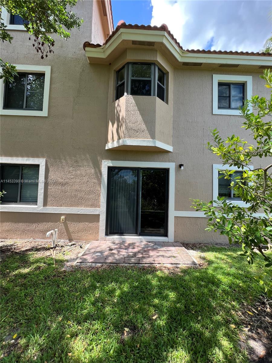Amazing, Must see, 3 bedroom, 2 bathroom gated condo inside The Courts at Bayshore. Centrally located in Cutler Bay, close to many schools, US1, and the Turnpike exit.  Great unit with spacious, comfortable living/dining areas. Stainless Steel appliances, and ample cabinet space. First floor, corner unit with several guest parking spaces very close.