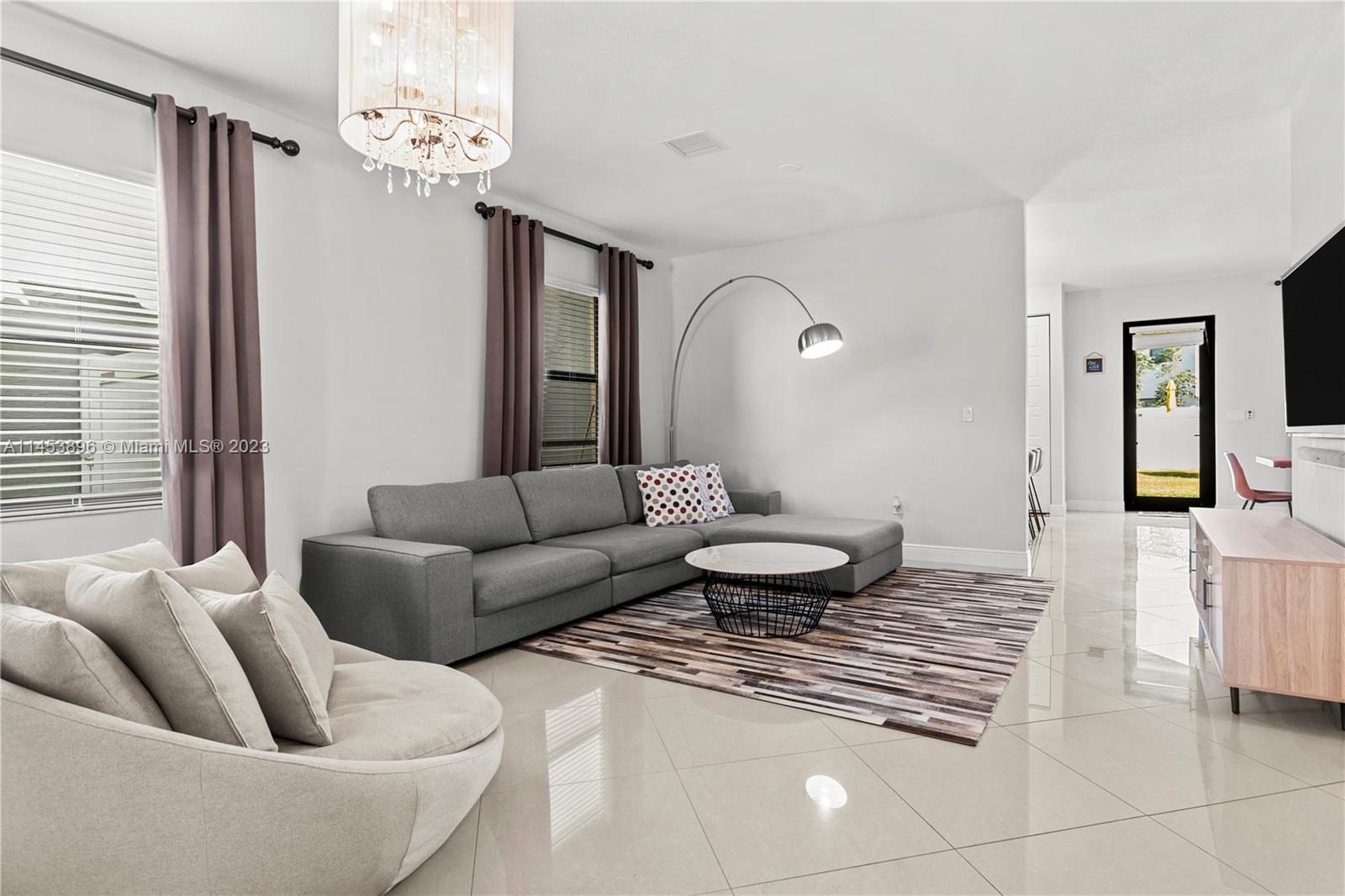 Listing Photo 8