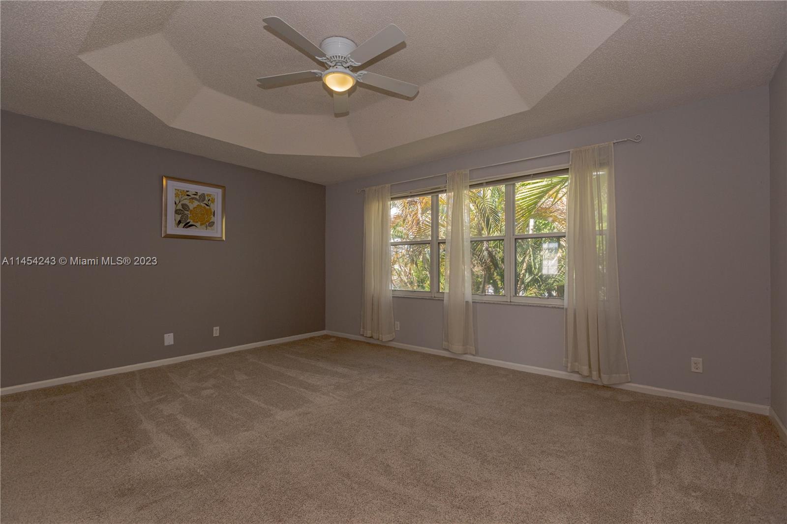 Listing Photo 12